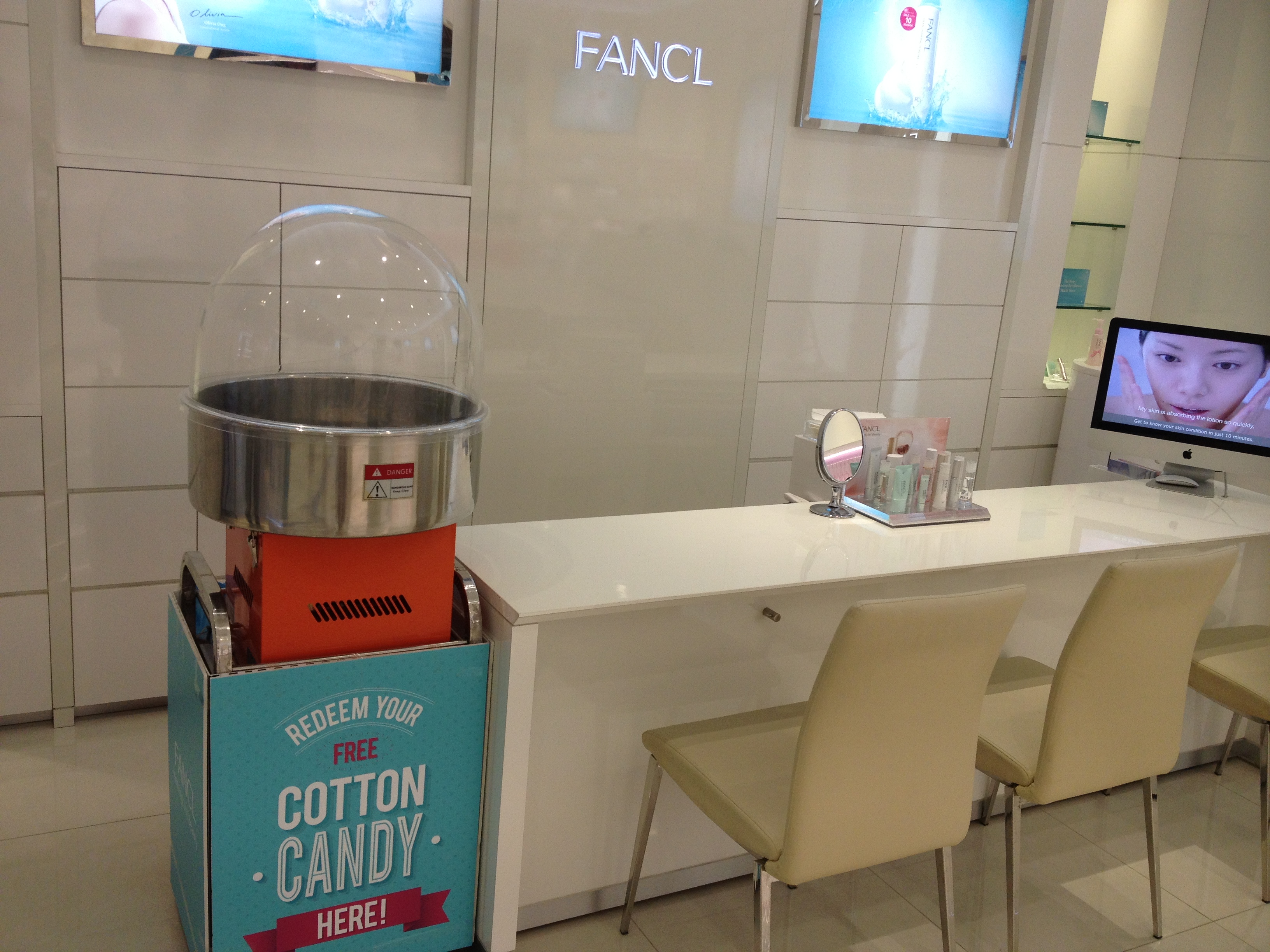 Wheeled Trolley Stand & Plastic Bubble package